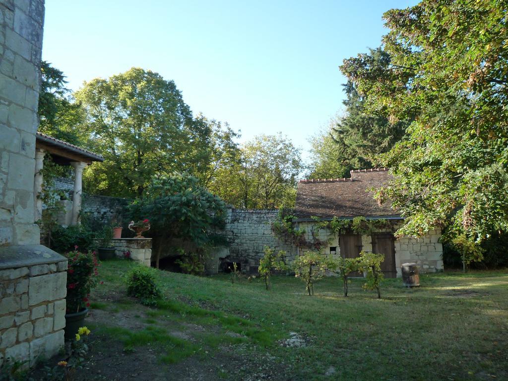 Bed and Breakfast Le Logis Du Peu Girard La Roche-Clermault Zewnętrze zdjęcie